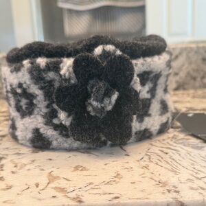 Elegant Black and Gray ladies hat ..nwt ..wool,mohair
Made in Italy